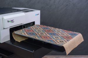 کاربردهای مرکب سابلیمیشن داینس: چاپی خیره کننده! مرکب چاپ مستقیم داینس برای چاپ روی فرش